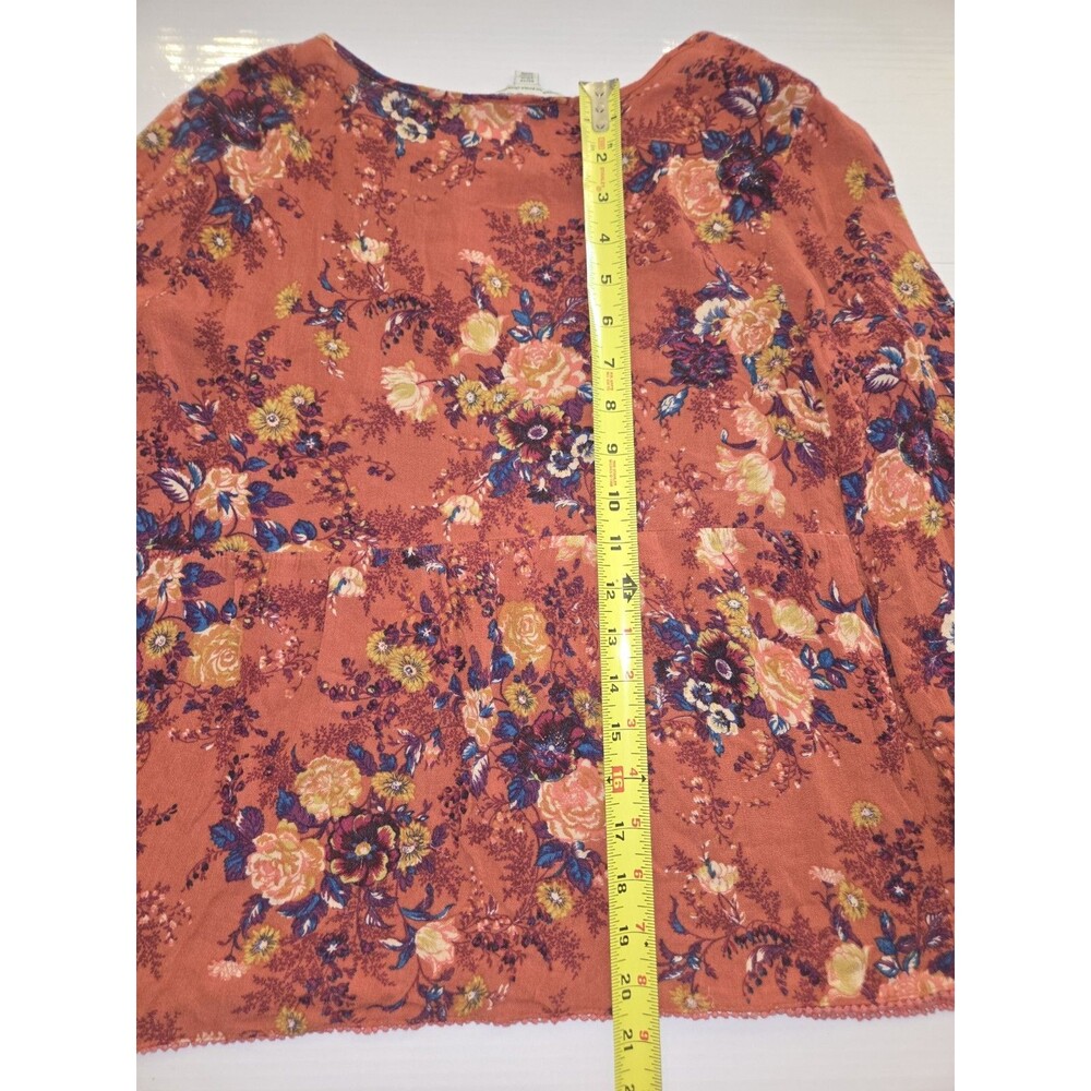 American Eagle Outfitters Rust Multicolor Floral Keyhole Blouse Button Accent XS - Picture 3 of 9